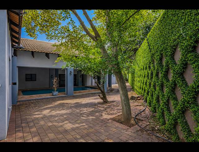 6 BEDROOM FREEHOLD FOR SALE IN BRYANSTON